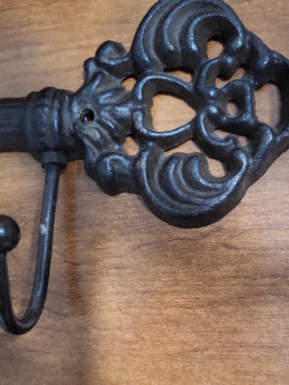 Vintage Key-Shaped Wall Hook Rack in Dark Brown Cast Iron - Picture 2 of 3